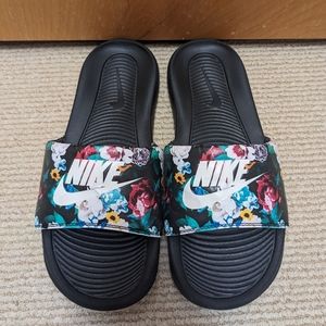 SOLDNike Victori One Black/Multicolor Floral Print Women's Slides Sandals Size 8